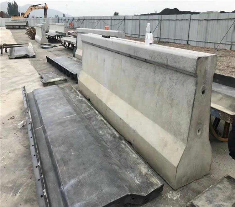 隔離墩模具廠家 公路隔離墩鋼模具